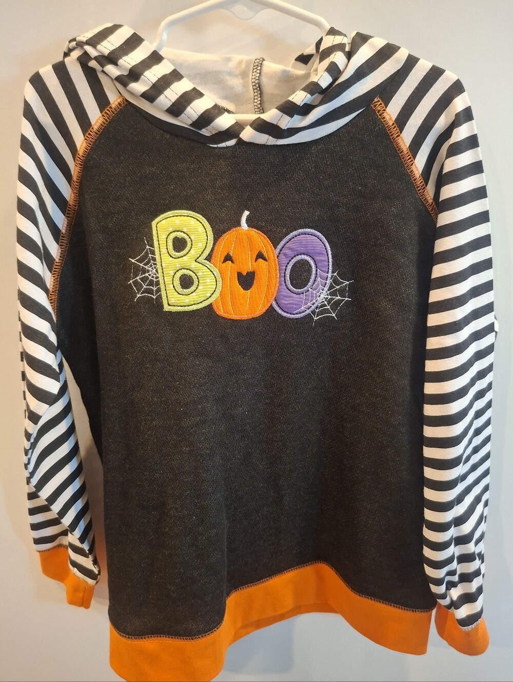 Source Unknown Black & Orange 'Boo' Hooded Kids Halloween Pullover